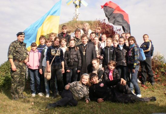 Українські соколята моляться за Україну
